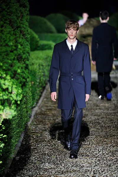Look 32